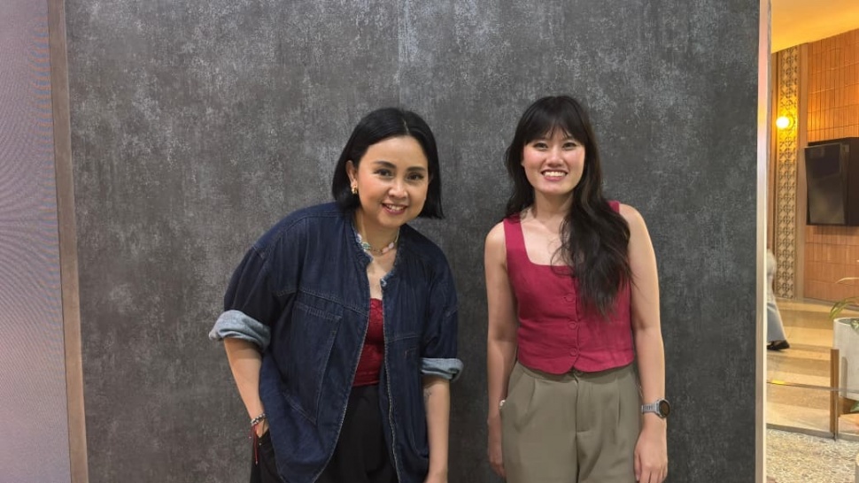 Meda Kawu (kiri) dan Gladys Santoso (kanan). Keduanya merupakan bagian dari founder komunitas Nyanyi Bareng Jakarta. (Dokumentasi Pribadi/Vicka)