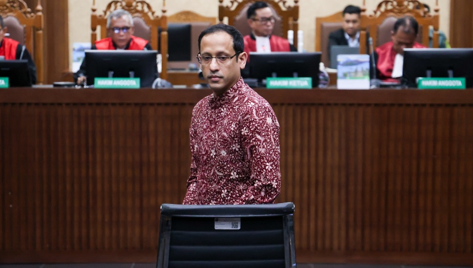 Terdakwa kasus dugaan korupsi pengadaan Chromebook dalam program digitalisasi pendidikan di Kemendikbudristek Nadiem Makarim (tengah) saat  menjalani sidang lanjutan di Pengadilan Tipikor, Jakarta, Rabu (13/5/2026). [Suara.com/Alfian Winanto]