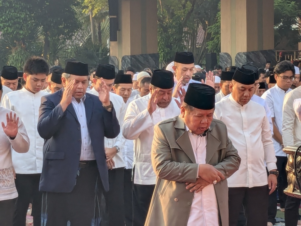 Salat Id Bersama Warga di Balai Kota. (Suara.com/Adiyoga)