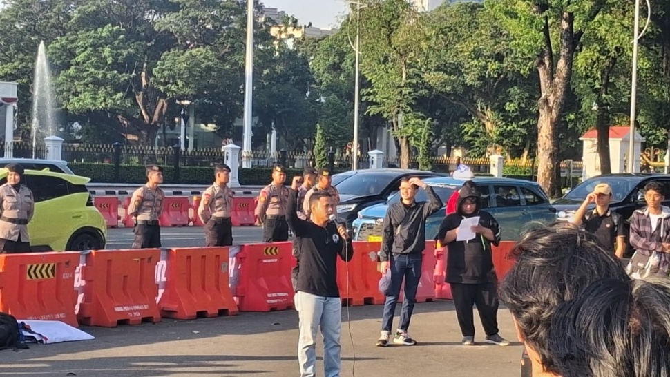 Aksi Kamisan ke -909 di depan Istana Merdeka, Jakarta, Kamis (28/5/2026). (Suara.com/Cornelius Juan Prawira)