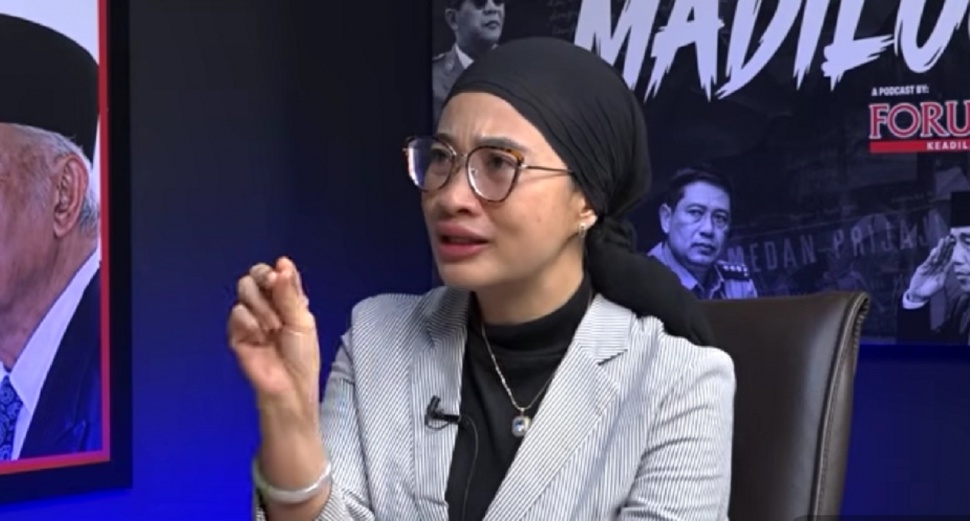 Pengamat sosial politik Okky Madasari dalam podcast Madilog di kanal YouTube Forum Keadilan TV. (bidik layar kanal YouTube Forum Keadilan TV)