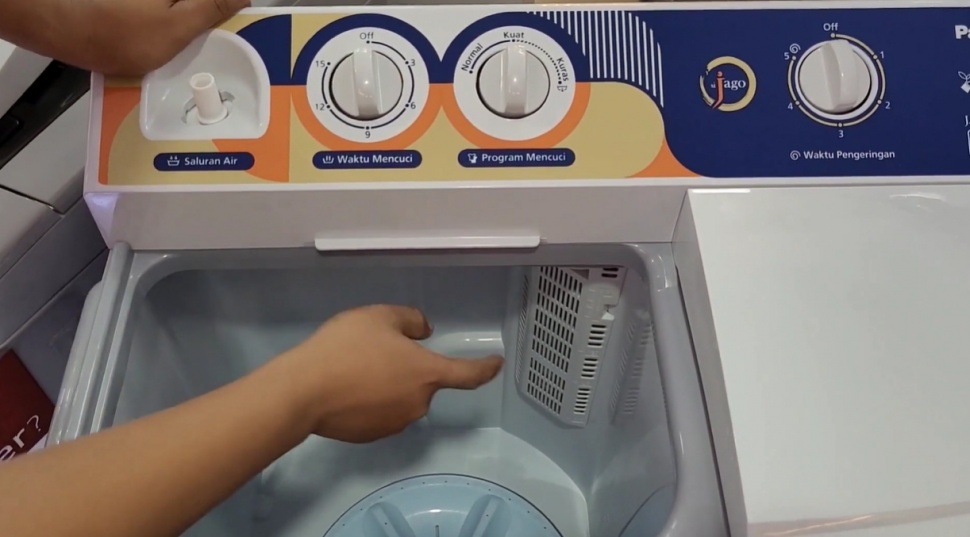 Mesin Cuci Panasonic NA W76BBZ2D. (YouTube Muhamad Sholekan)