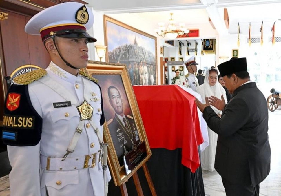Penghormatan Terakhir Presiden Prabowo untuk Mantan Menhan Ryamizard. (Foto: Muchlis Jr - Biro Pers, Media dan Informasi Sekretariat Presiden)