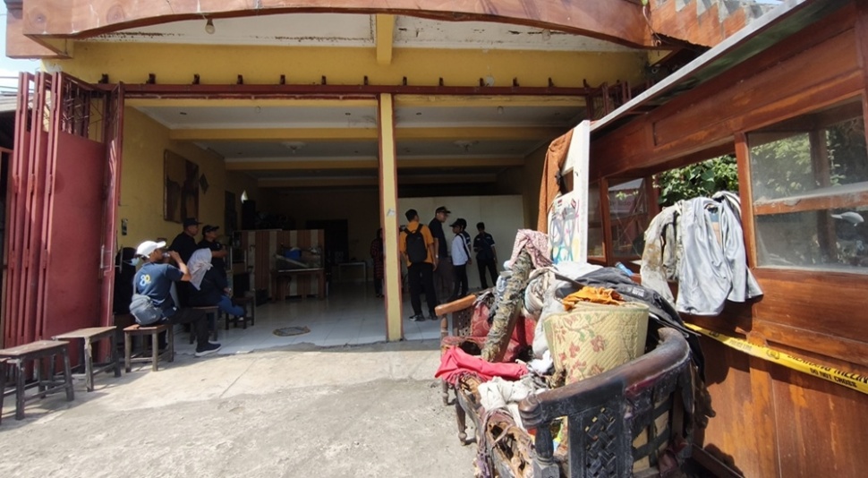 Rumah warga Padukuhan Mriyan X, Kalurahan Margomulyo, Kapanewon Seyegan, Sleman, DIY, yang terkena teror api misterius, Senin (1/6/2026). (Suara.com/Hiskia)
