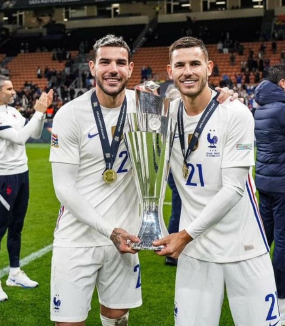 Dua bersaudara, Lucas Hernandez dan Theo Hernandez, kembali masuk dalam skuad Les Bleus untuk tampil bersama di panggung sepak bola terbesar dunia. [Istimewa]