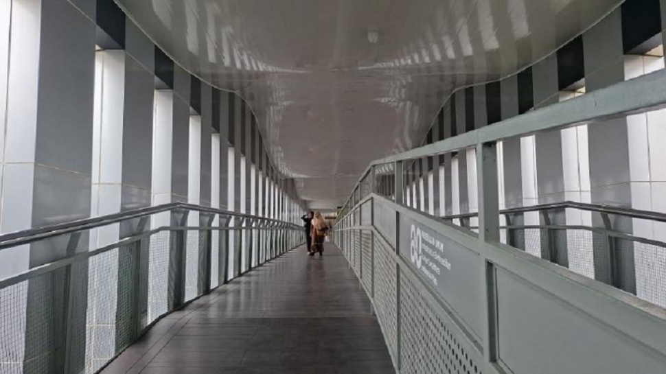 JPO Senen Sentral beroperasi lagi. (Suara.com/Adiyoga)