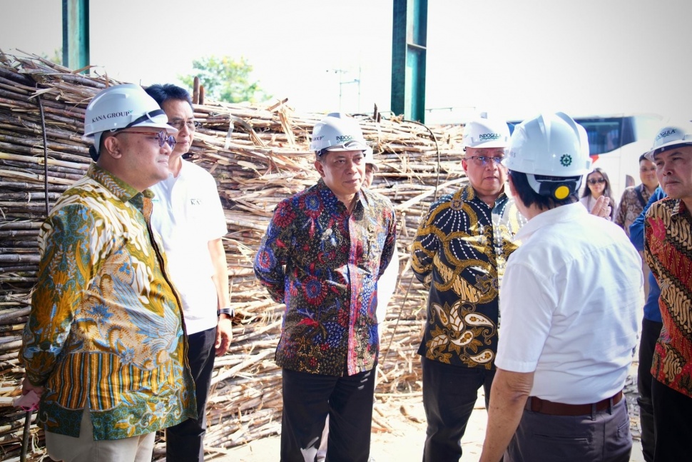 Menteri Koperasi Ferry Juliantono menghadiri penandatanganan kerja sama penguatan ekosistem industri gula berbasis koperasi di Kediri, Jawa Timur. (Dok. LPDB Koperasi)