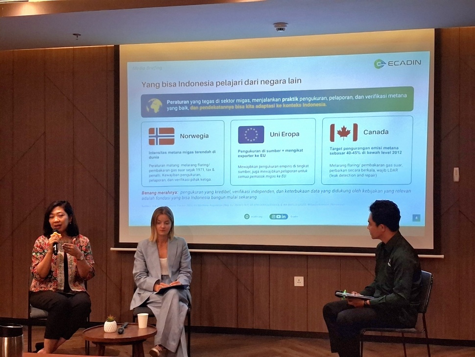 Candra Sutama dan Monika Bergeron dalam media briefing Methane Management in Oil and Gas Sector (Suara.com/Vania)