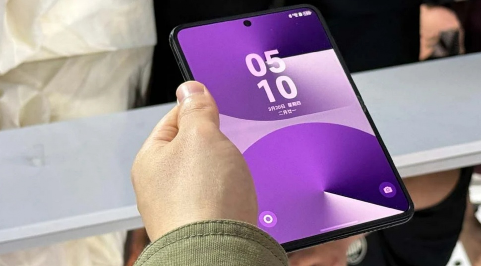 Huawei Pura X, HP lipat dengan layar lebar. (Huawei)