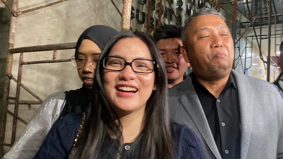 Aktris Davina Karamoy rampung menjalani pemeriksaan sebagai saksi kasus dugaan penipuan umrah Hanania Group di Polda Metro Jaya pada Kamis (18/6/2026). [Suara.com/Tiara]