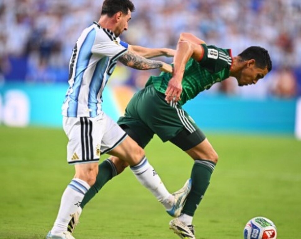 Kontroversi dialamatkan kepada bintang Argentina, Lionel Messi usai cetak hattrick di laga pertama Piala Dunia 2026. [Istimewa]