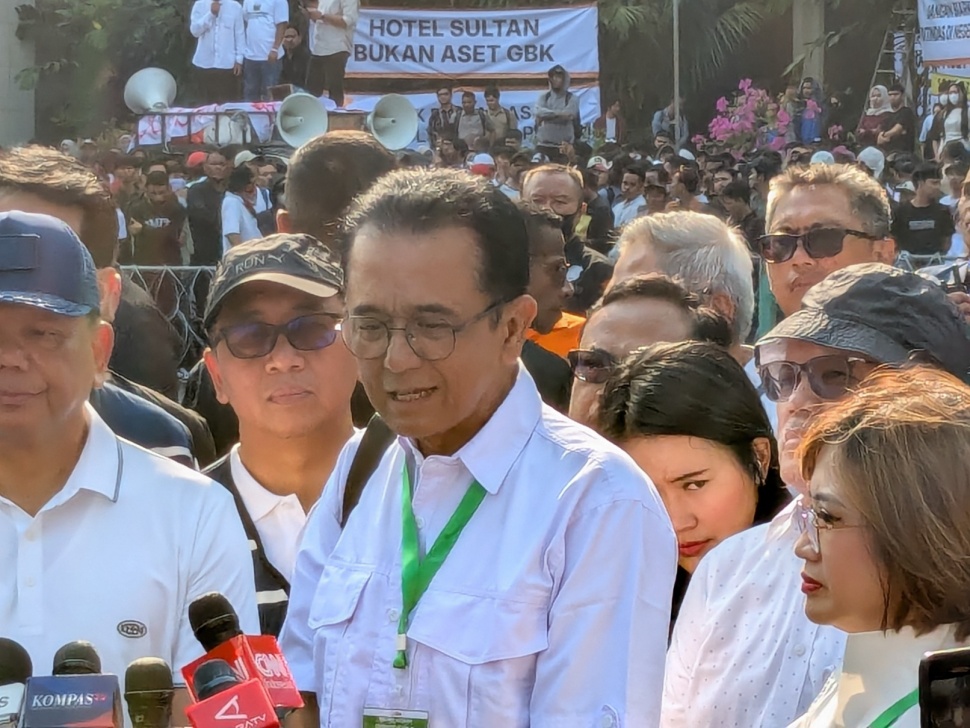 Kuasa hukum negara, Chandra Hamzah. (Suara.com/Adiyoga)
