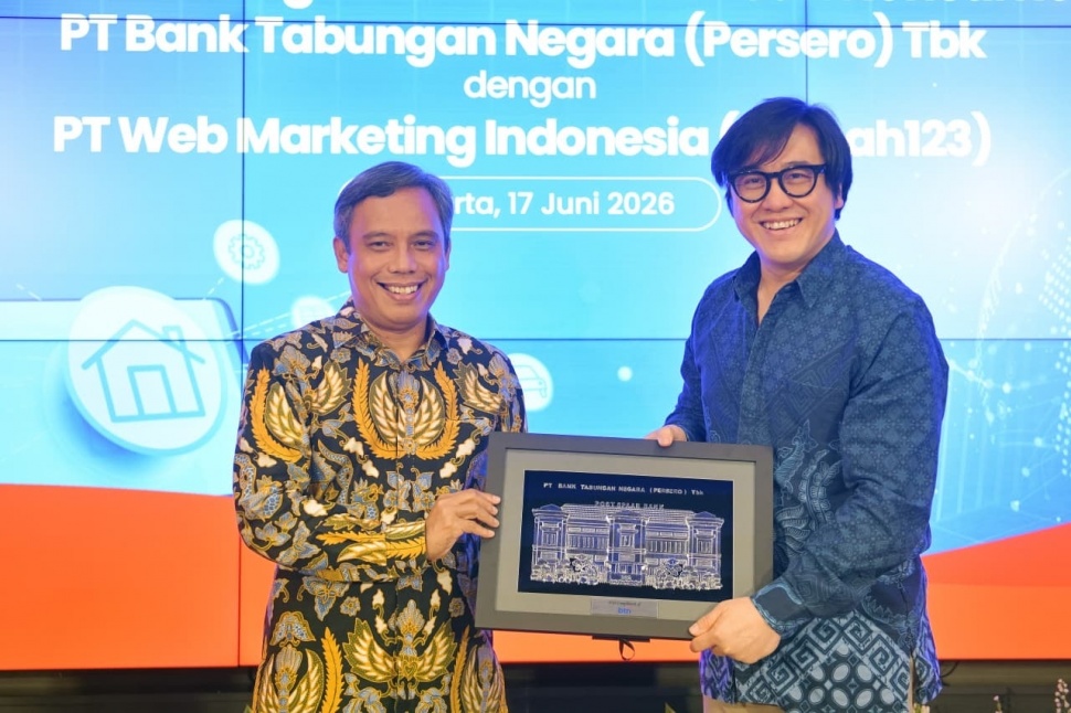 Direktur Utama BTN Nixon LP Napitupulu dan CEO 99 Group Indonesia Darius Cheung usai penandatanganan kerja sama strategis antara BTN dan Rumah123 di Menara 2 BTN, Jakarta, Rabu (17/6/2026). (Dok. BTN)