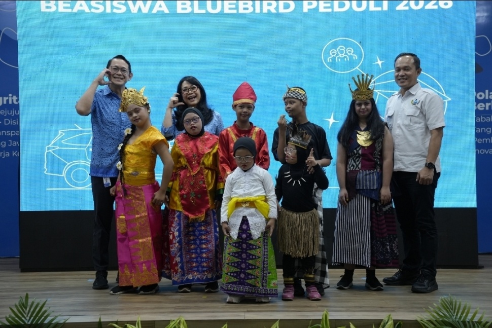 Penerima beasiswa berkebutuhan khusus. (Dok. Bluebird)