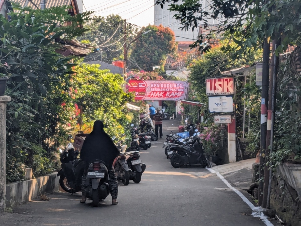 Perjuangan Warga Dua RW di Jaksel, Setengah Abad Menanti Sepucuk Sertifikat. (Suara.com/Adiyoga)