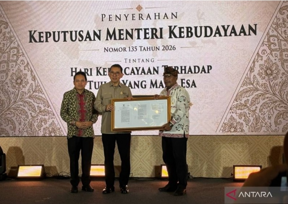 acara simbolis penyerahan Surat Keputusan Menteri Kebudayaan Nomor 135 Tahun 2026 tentang Hari Kepercayaan Terhadap Tuhan Yang Maha Esa yang digelar di Jakarta pada Senin (6/7/2026). (ANTARA/Sinta Ambar)