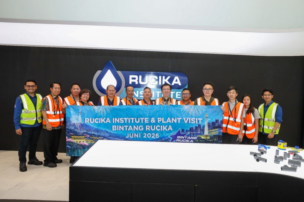 Plant Tour, melihat langsung proses produksi hingga pengujian kualitas setiap pipa sebelum dipasarkan. (Dok. Rucika)