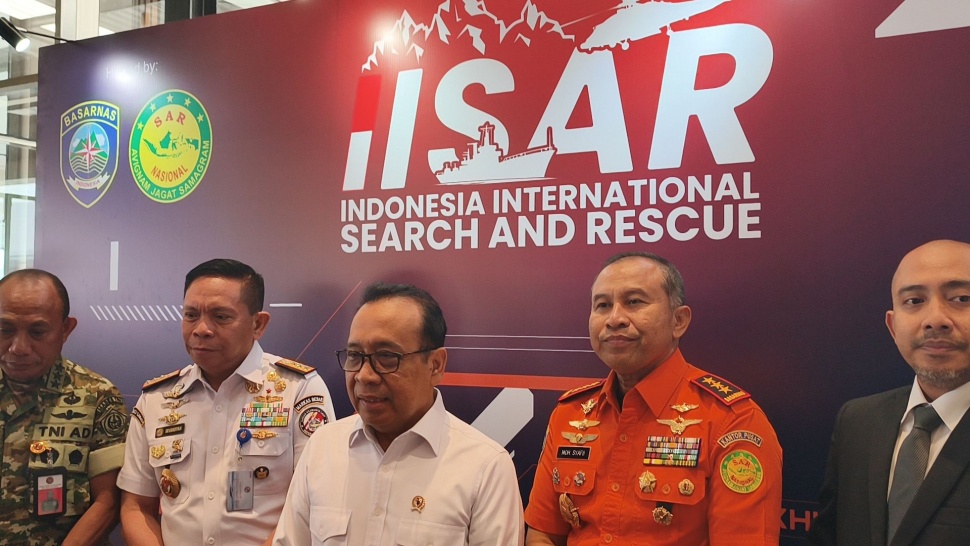 Menteri Koordinator Bidang Pembangunan Manusia dan Kebudayaan Pratikno memberikan keterangan kepada awak media usai pembukaan Indonesia International Search and Rescue (IISAR) 2026 di Nusantara International Convention Exhibition (NICE), PIK 2, Kabupaten Tangerang, Kamis (9/7/2026). (Suara.com/Mohammad Rhadzaki Ramadhan)
