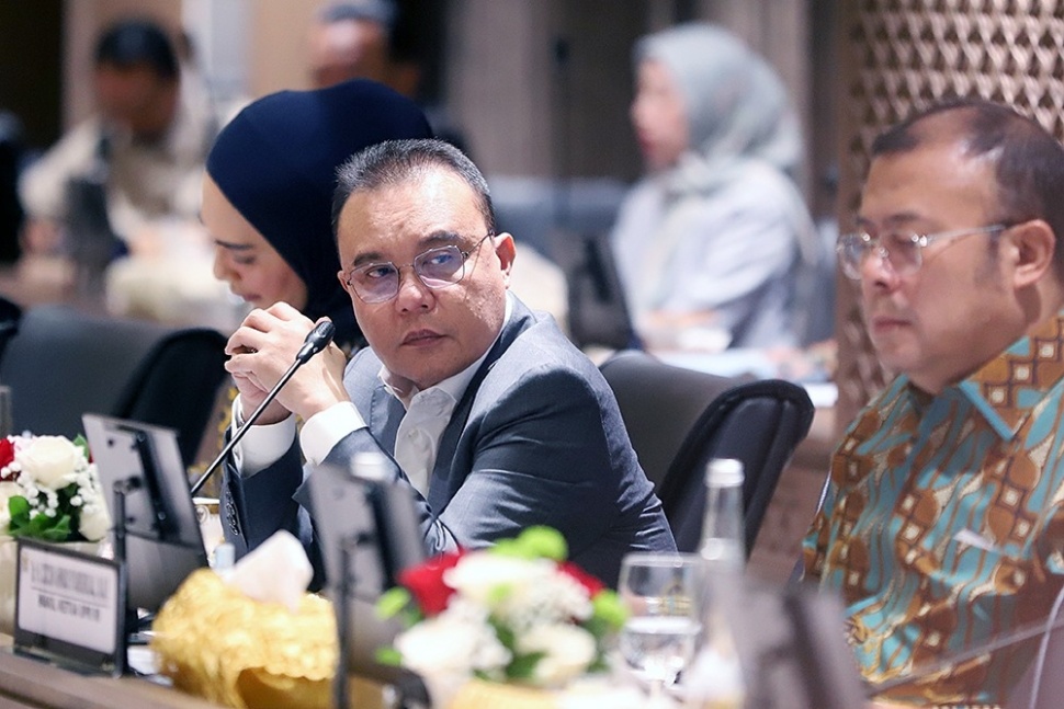 Wakil Ketua DPR RI Sufmi Dasco Ahmad saat memimpin rapat koordinasi dengan sejumlah menteri terkait finalisasi Peraturan Presiden tentang Ojek Online atau Pepres Ojol, Kamis (23/7/2026).