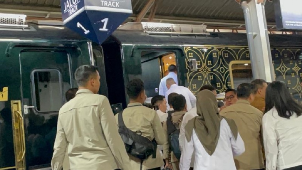 Prabowo Jajal Perdana KA Nusantara Explorer. (Suara.com/Novian)