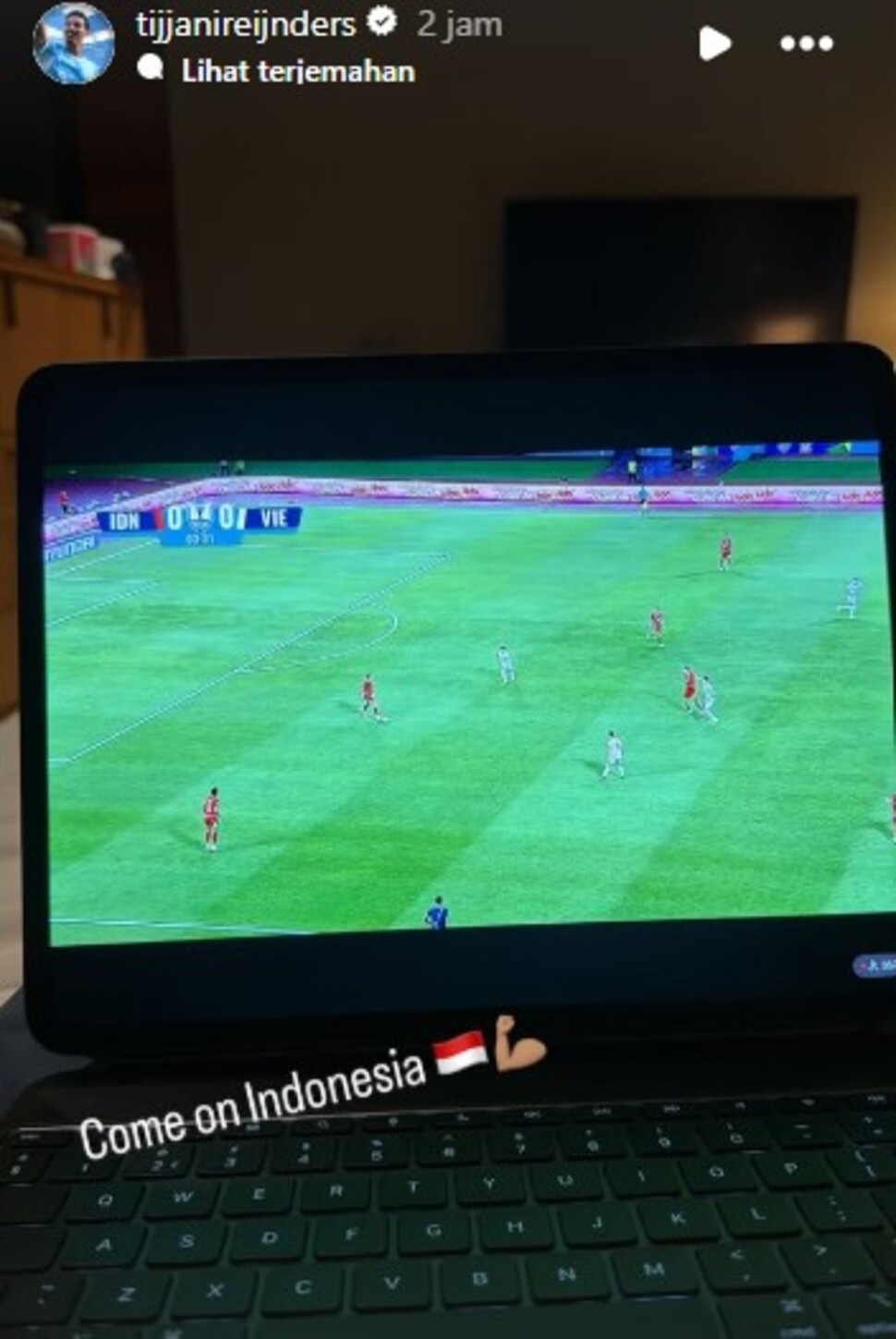 Timnas Indonesia mendapat dukungan spesial dari gelandang Manchester City, Tijjani Reijnders saat menghadapi Vietnam di Piala AFF 2026. [Instagram]