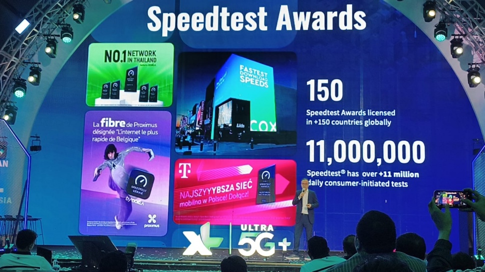 Senior Vice President Sales EMEA & APAC Ookla Chafic Traboulsi menjelaskan parameter dan metodologi penilaian Speedtest Awards 2026 dalam konferensi pers Keunggulan XL Network di Bengkel Space, Fairgrounds SCBD, Jakarta Selatan, Senin (3/8/2026).(Suara.com/Mohammad Rhadzaki Ramadhan)