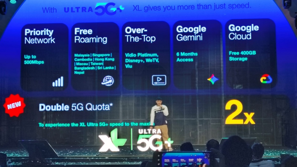 Head Brand Marketing XL Christ Marcel memaparkan keunggulan jaringan dan layanan Ultra 5G+ dalam konferensi pers Keunggulan XL Network di Bengkel Space, Fairgrounds SCBD, Jakarta Selatan, Senin (3/8/2026). (Suara.com/Mohammad Rhadzaki Ramadhan)