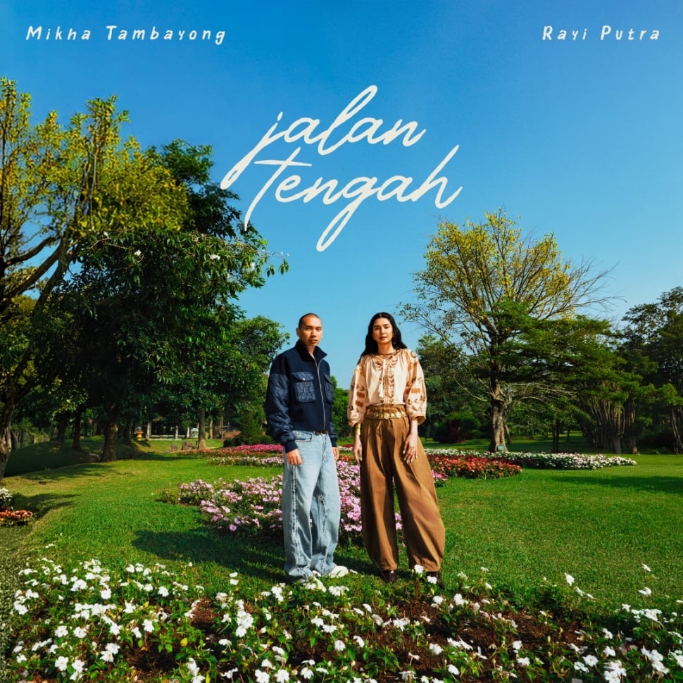 Mikha Tambayong dan Rayi Putra bekolaborasi untuk lagu berjudul "Jalan Tengah". [MyMusic Records]