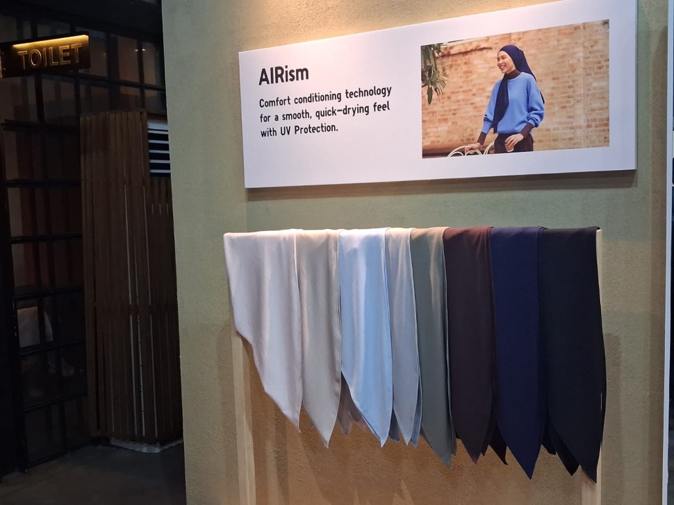 Koleksi Hijab UNIQLO. (Suara.com/Vania)