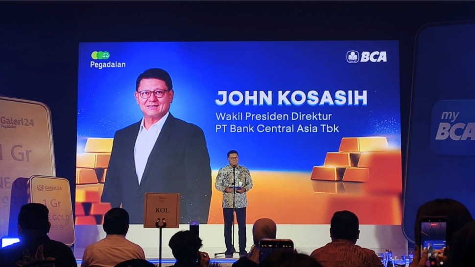 Wakil Presiden Direktur PT Bank Central Asia Tbk John Kosasih menyampaikan sambutan dalam acara peluncuran layanan Tabungan Emas Pegadaian di aplikasi myBCA di Jakarta, Jumat (14/8/2026). (Suara.com/Mohammad Rhadzaki Ramadhan)