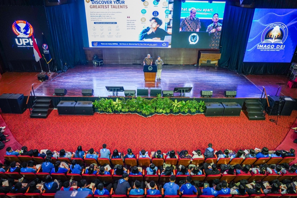 Rangkaian Founder’s 5K Run mengawali hari ketiga UPH Festival 2026 yang diikuti mahasiswa baru, dosen, staf, dan pimpinan UPH. (Dok. UPH)