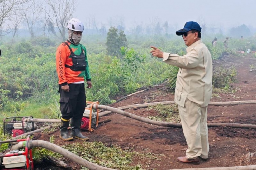 Presiden Prabowo Subianto mengunjungi salah satu lokasi terdampak kebakaran di Desa Limbung, Kabupaten Kubu Raya, Kalimantan Barat, Sabtu (22/8/2026). [ANTARA/HO-BPMI Sekretariat Presiden]