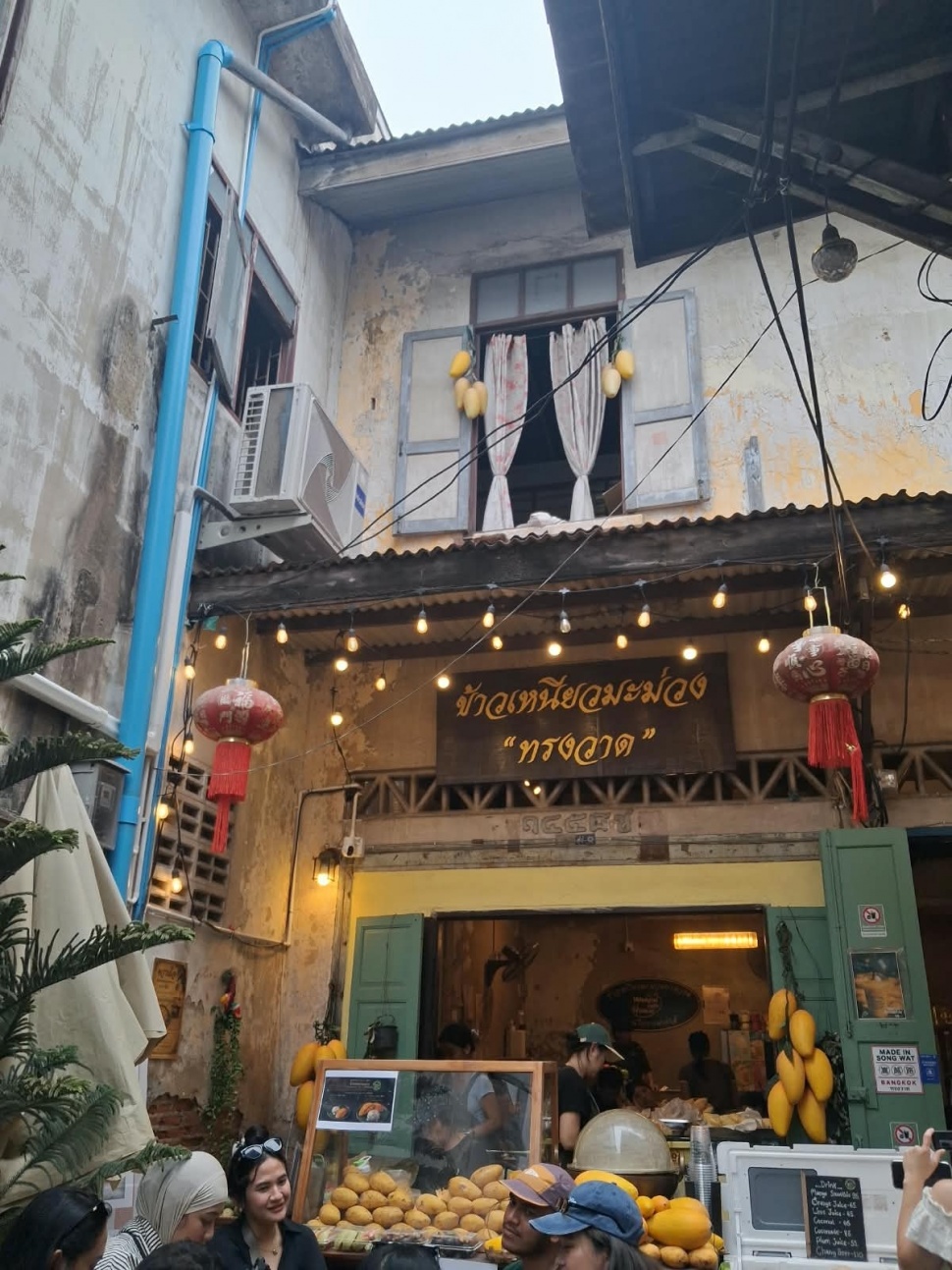 Wanjai Cafe House di Song Wat, Bangkok. (Suara.com/Vania)