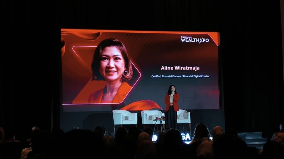 Certified Financial Planner dan Financial Digital Creator Aline Wiratmaja saat menjadi narasumber Journalist Class CIMB Niaga Wealth Xpo 2026 di The Ritz-Carlton Jakarta, Pacific Place, Jakarta Selatan, Rabu (26/8/2026). (Suara.com/Mohammad Rhadzaki Ramadhan)