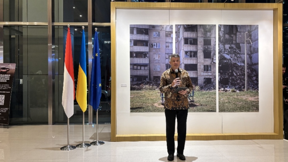 Sambutan oleh Perwakilan Delegasi Uni Eropa untuk Indonesia, Denis Chaibi dalam Peresmian pembukaan pameran Living The War: Children pada Senin, (24/8).