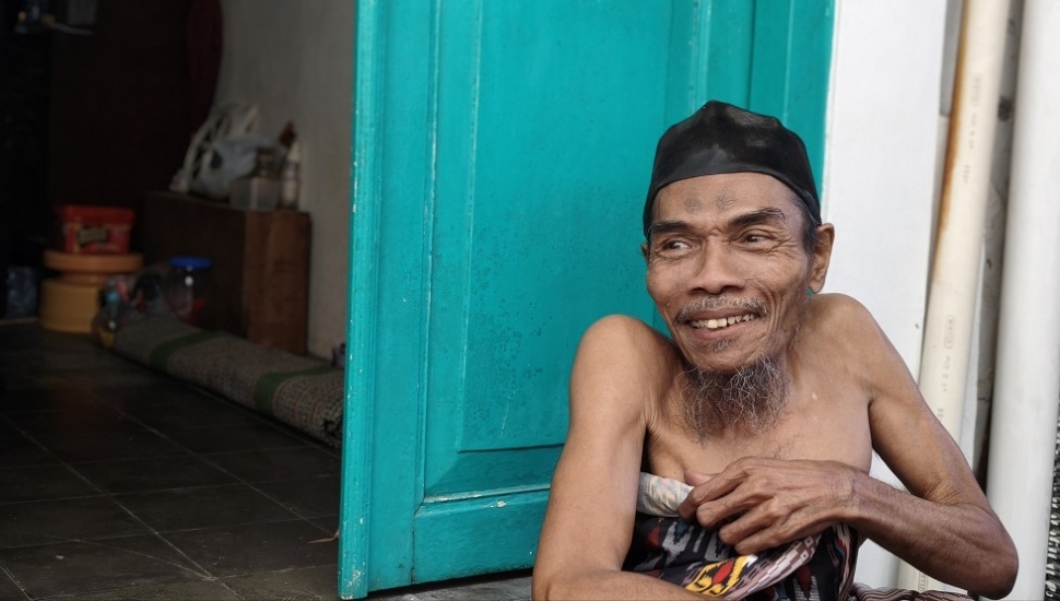 Suwarno, warga Kampung Jogoyudan, Yogyakarta, hidup sebatang kara yang tercatat desil 10 (Suara.com/Hiskia)