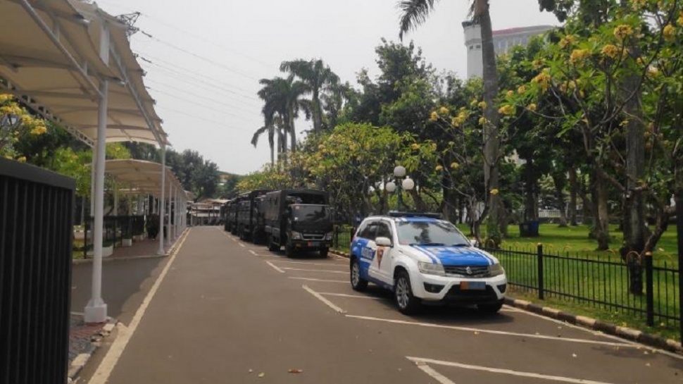 Situasi Gedung DPR RI Pascademo 27 Agustus. (Suara.com/Bagaskara)