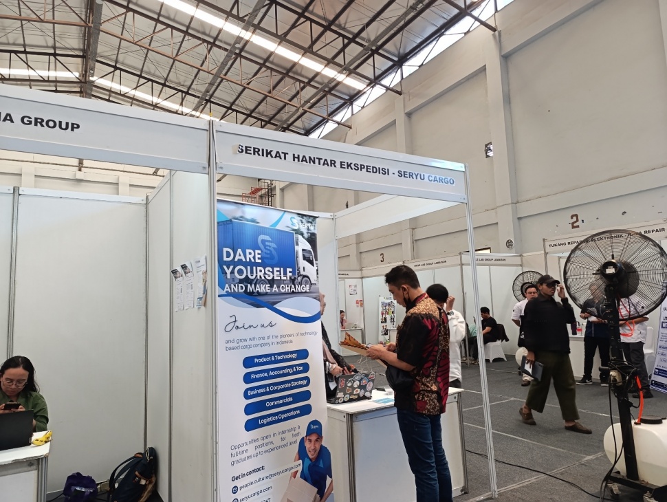 Sudarmono Datang ke Job Fair Carikan Kerja untuk Anak. (Suara.com/Agustin Dwi Anggraini)