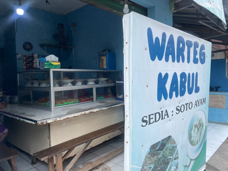 Kenaikan harga bahan pangan mulai menggerus napas pedagang warung makan khususnya Warung Tegal alias Warteg. Foto Suara.com-Esther Nadya
