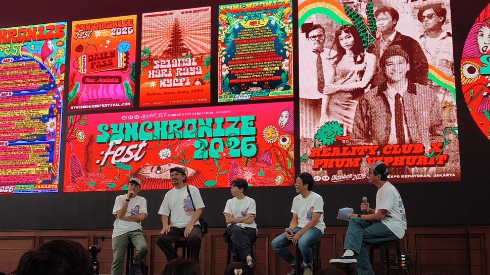 Dari kiri ke kanan, Director of Artistic Synchronize Fest Saleh Husein, Artist & Repertoire David Tarigan, Director of Communication Aldila Karina, dan Director of Festival David Karto dalam konferensi pers Synchronize Fest 2026 di Live House Kemang, Jakarta Selatan, Rabu (30/9/2026). (Suara.com/Mohammad Rhadzaki Ramadhan)