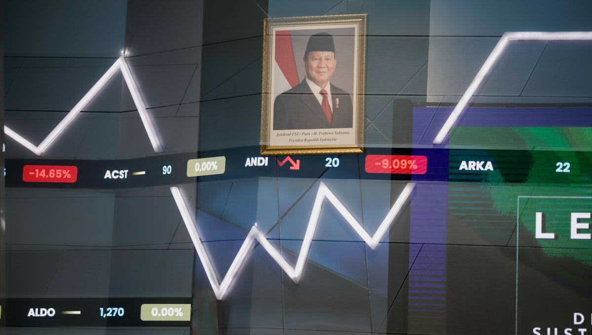Penampakan layar pergerakan Indeks Harga Saham Gabungan (IHSG) di Bursa Efek Indonesia, Jakarta, Jumat (16/10/2026). [Suara.com/Alfian Winanto]