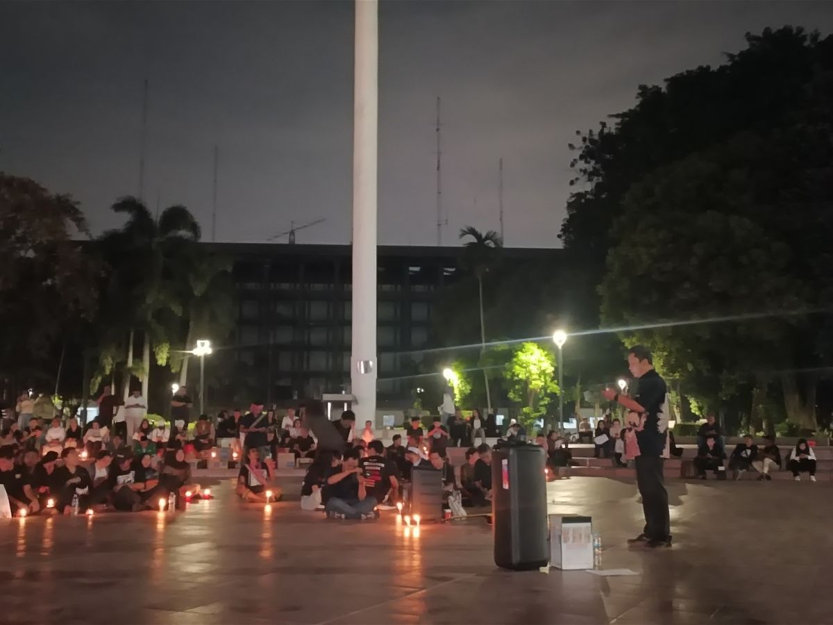 Yayasan Lembaga Bantuan Hukum Indonesia (YLBHI) meminta Presiden Prabowo Subianto mengundurkan diri dari jabatannya jika tidak mampu membenahi persoalan kebakaran hutan dan lahan (karhutla). [Suara.com/Alif]