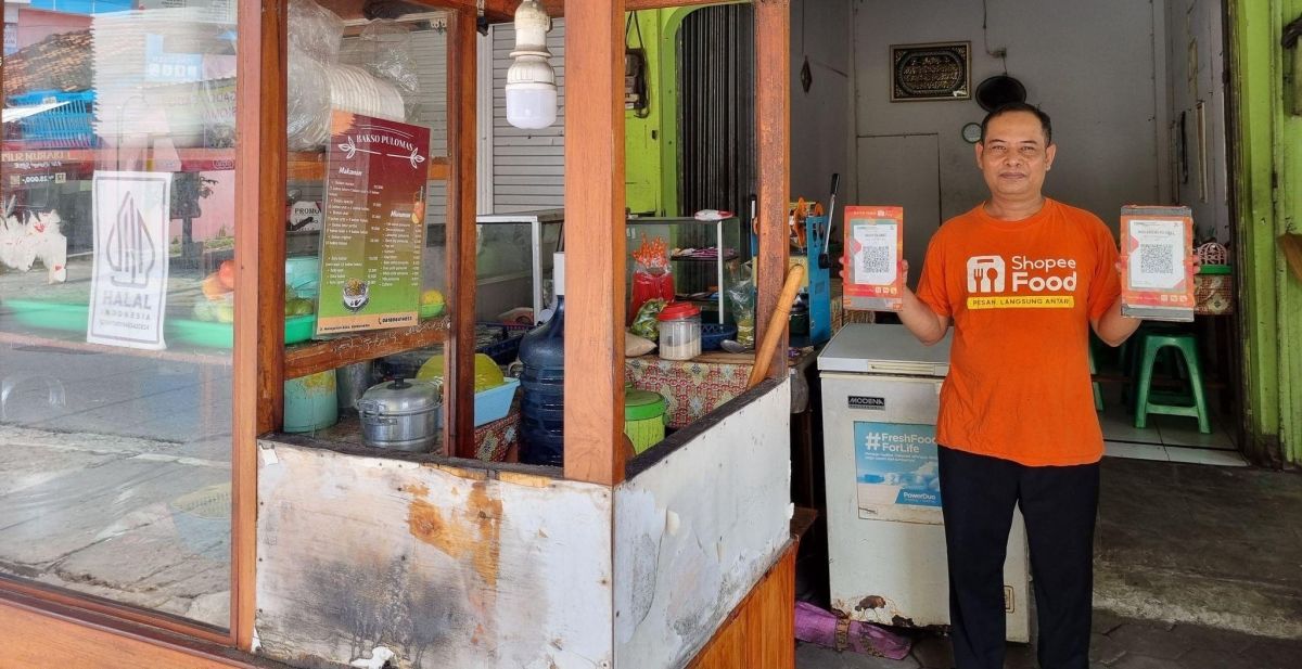 Ilham Marbini, pemilik resto Nasi Goreng Pulomas telah mengantongi sertifikasi halal resmi dari BPJPH sejak 2024 (dok. istimewa)
