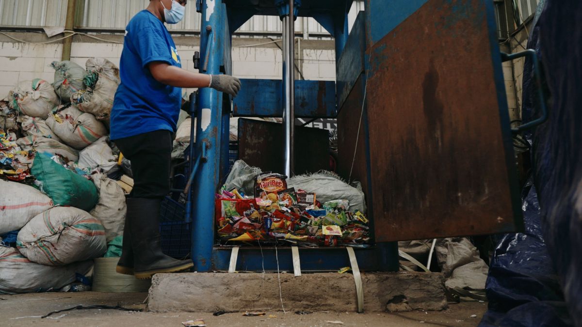 Bali Waste Cycle (BWC) mengolah sampah. (dok. BWC)