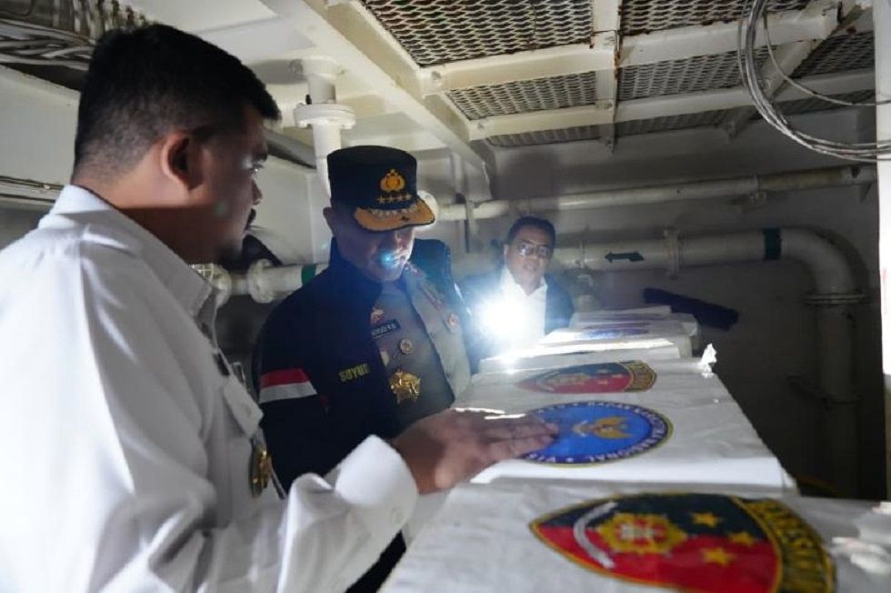 Kapal tanker MT Global 168 yang mengangkut 1,16 ton ketamine di Perairan Belawan, Sumatera Utara. (dok. ist)