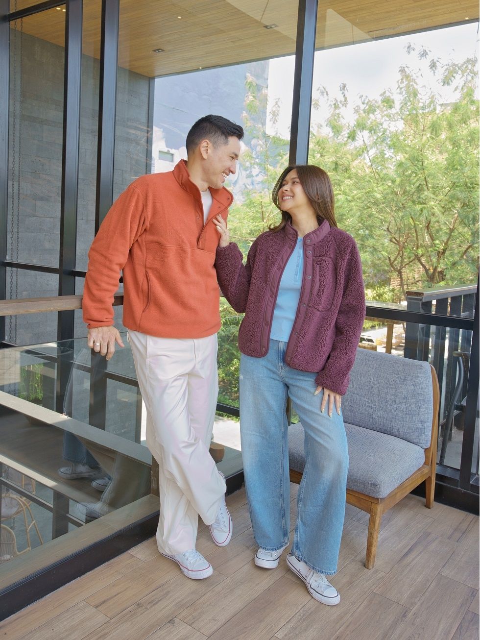 Padu padan fleece ala Andrew White dan Nana Mirdad. (dok. Uniqlo)