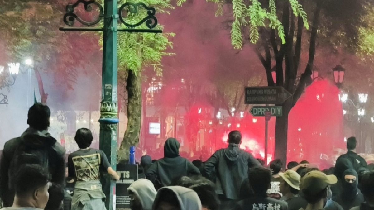 Kericuhan di kawasan Malioboro, Yogyakarta, Rabu (28/10/2026) malam. (Suara.com/Hiskia)