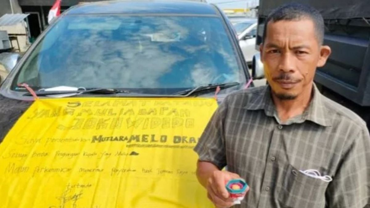 Nelayan Mempawah bernama Edy Purwandi yang berencana menghadiahkan mutiara melo oranye kepada Presiden Joko Widodo, Selasa (9/8/2022). Hanya karena tidak ada yang memfasilitasi, ia gagal bertemu sang