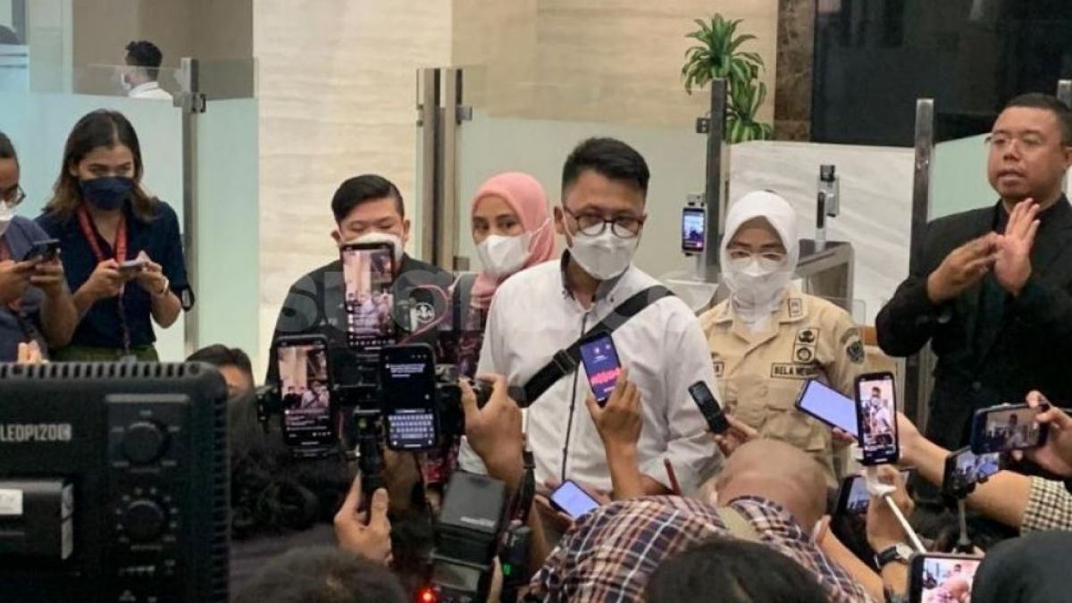 Dokter Forensik Independen mengumumkan hasi autopsi ulang jenazah Brigadir J. (Suara.com/Yaumal)