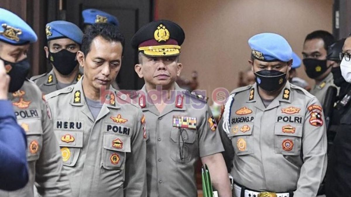 Ferdy Sambo saat akan menjalani sidang etik belum lama ini. [antara foto]